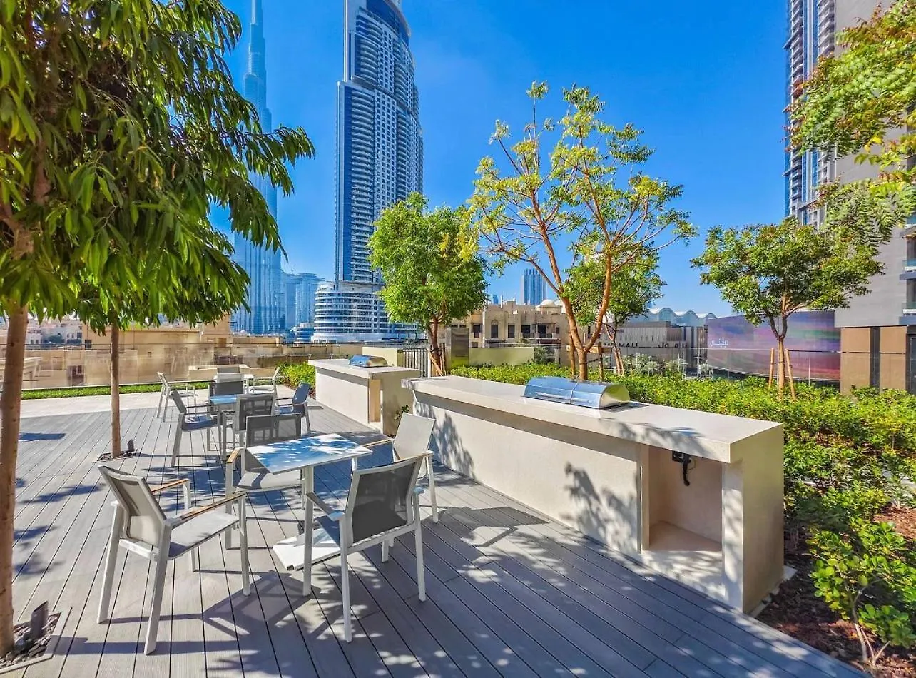 Luxurious 3 Bedroom With Full Burj Khalifa Led And Full Fountain Views 3 Mint Walk To Dubai Mall United Arab Emirates