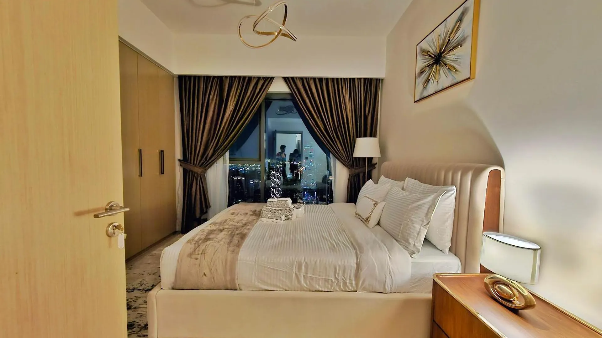 Luxurious 3 Bedroom With Full Burj Khalifa Led And Full Fountain Views 3 Mint Walk To Dubai Mall Apartment