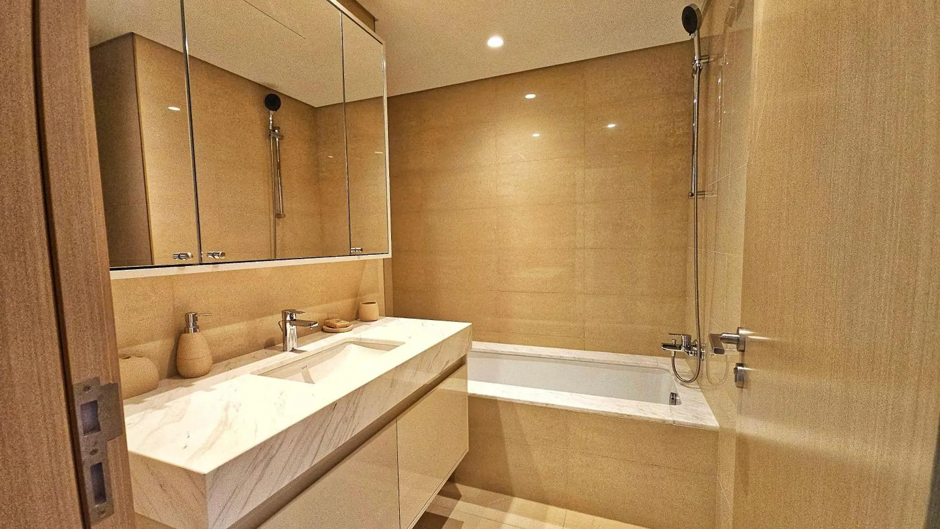 Luxurious 3 Bedroom With Full Burj Khalifa Led And Full Fountain Views 3 Mint Walk To Dubai Mall Apartment