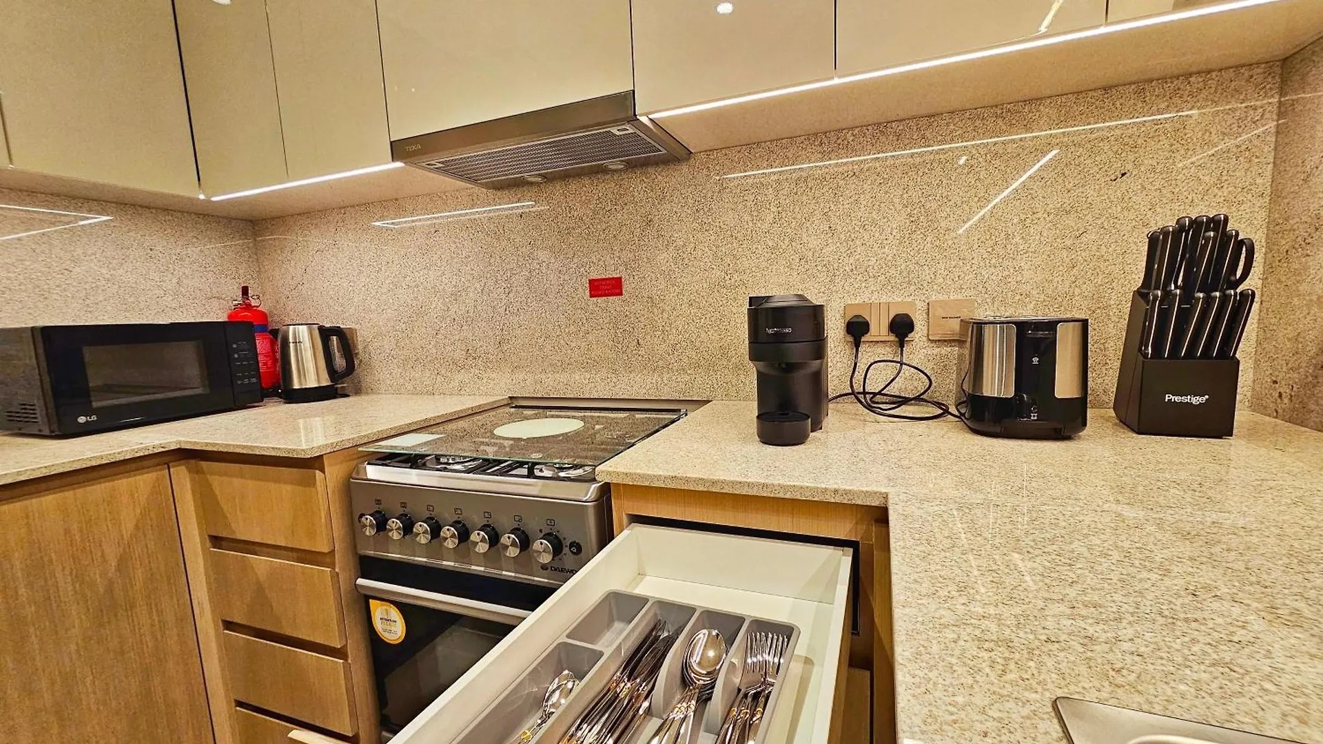 Luxurious 3 Bedroom With Full Burj Khalifa Led And Full Fountain Views 3 Mint Walk To Dubai Mall