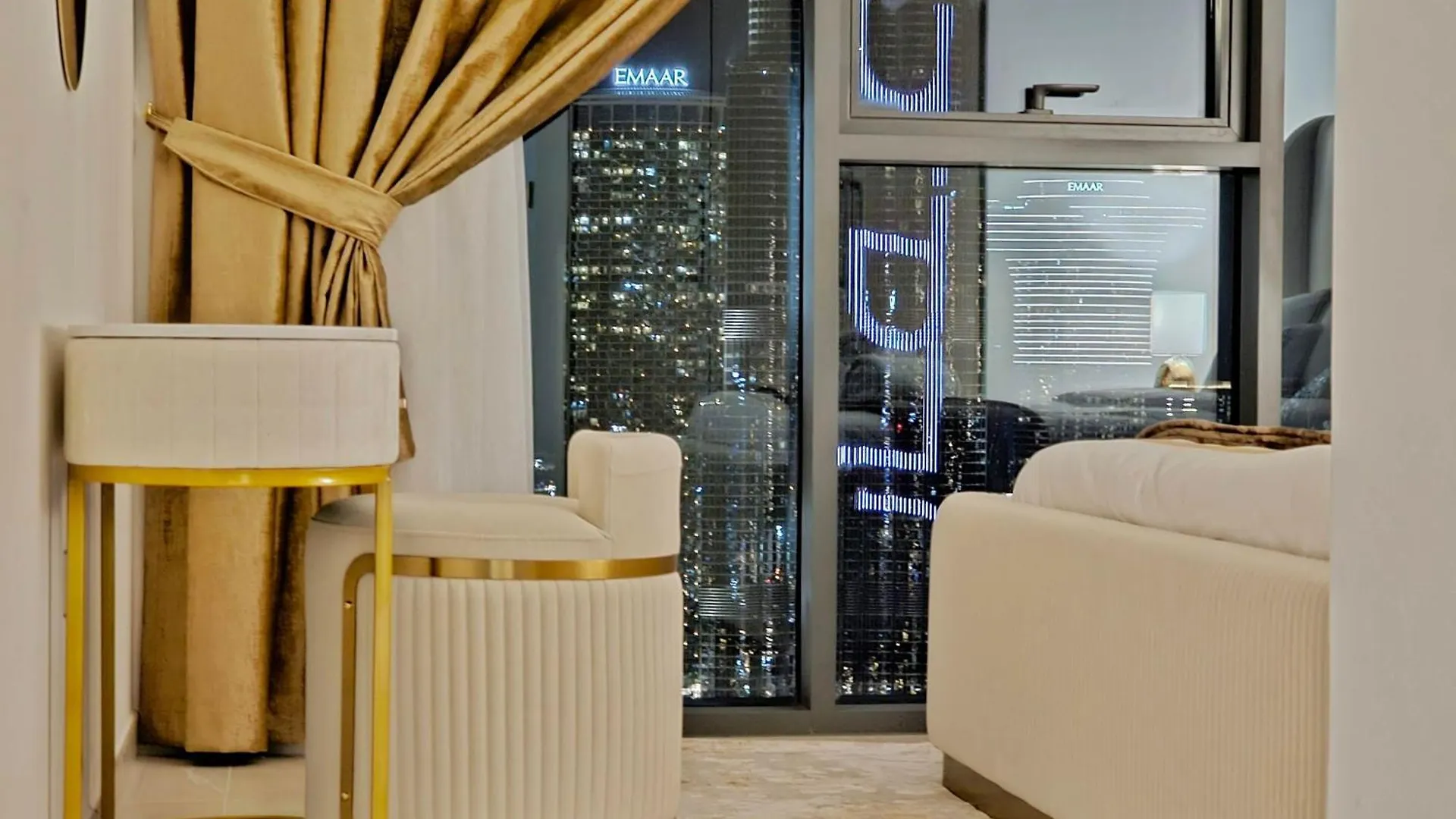 Apartment Luxurious 3 Bedroom With Full Burj Khalifa Led And Full Fountain Views 3 Mint Walk To Dubai Mall