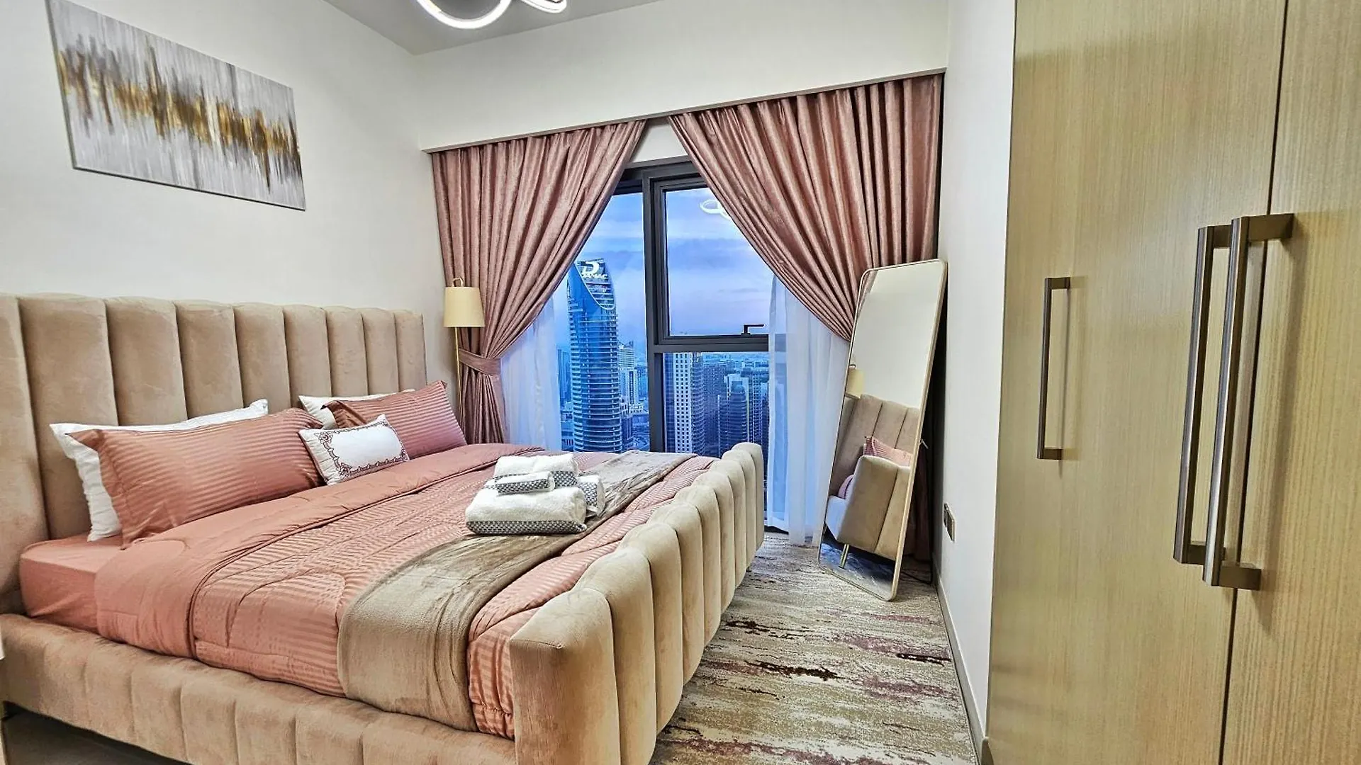 Luxurious 3 Bedroom With Full Burj Khalifa Led And Full Fountain Views 3 Mint Walk To Dubai Mall Apartment