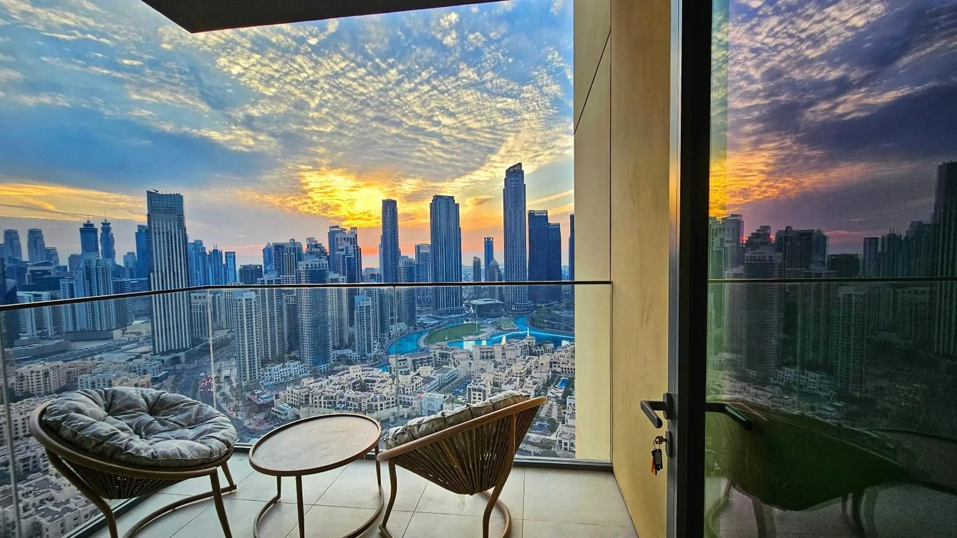 Luxurious 3 Bedroom With Full Burj Khalifa Led And Full Fountain Views 3 Mint Walk To Dubai Mall