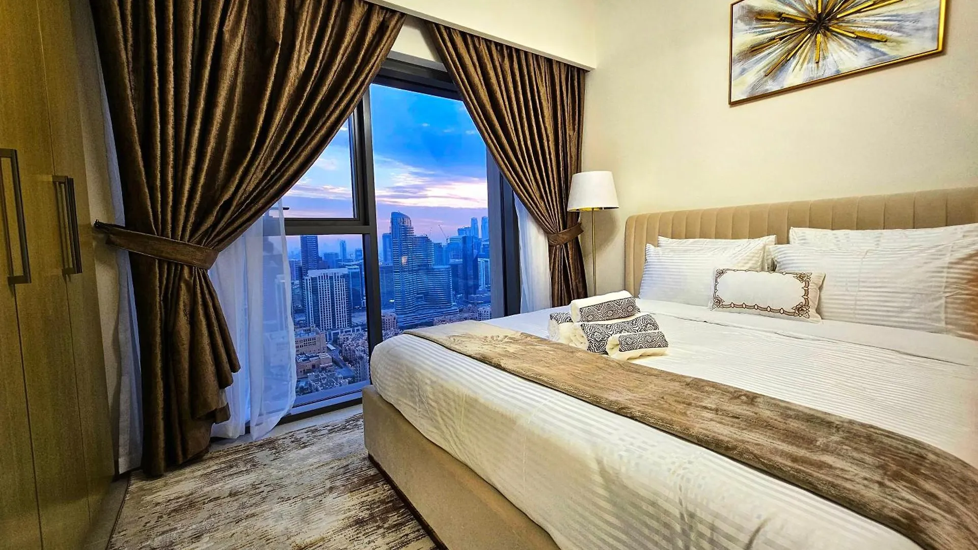 Luxurious 3 Bedroom With Full Burj Khalifa Led And Full Fountain Views 3 Mint Walk To Dubai Mall Apartment