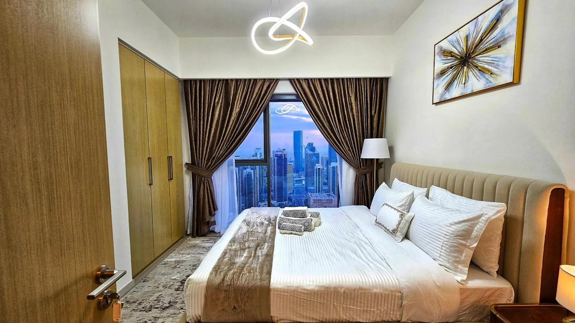 Luxurious 3 Bedroom With Full Burj Khalifa Led And Full Fountain Views 3 Mint Walk To Dubai Mall 0*,  United Arab Emirates